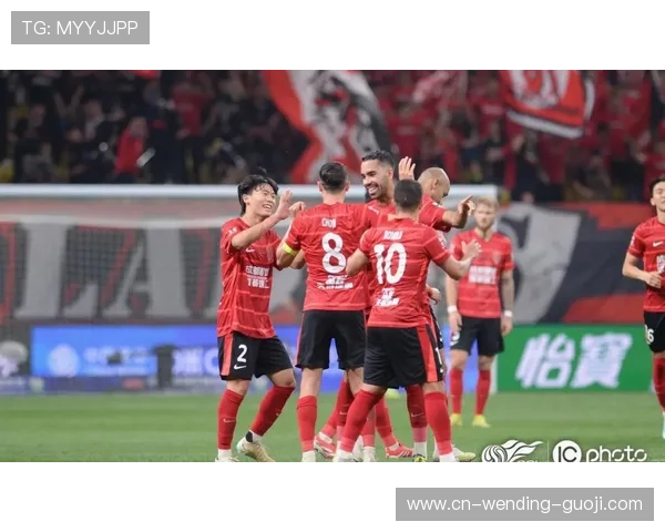 季后赛激战正酣多支强队上演逆转好戏球迷热议新赛季格局变化